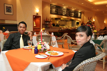 couple dinner at restaurant