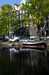 Fototapeta na wymiar amsterdam canal boats homes business offices europe