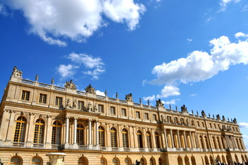 Fototapeta na wymiar Fasada pałacu w Wersalu