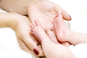 Obraz na płótnie Canvas Mother holding her child's feet..