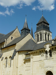 Fototapeta na wymiar abbaye-église-fontevraud