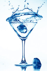 alcohol martini splash mixed cocktail