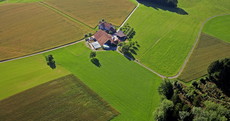 bauernhof aus der vogelperspektive