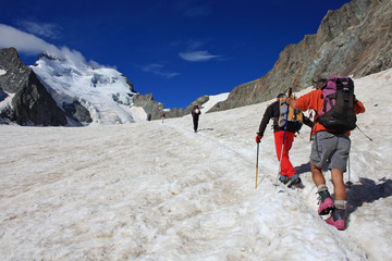 Alpinistes vers la barre des écrins