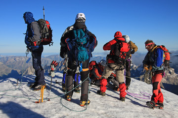 Alpinistes au dôme des écrins