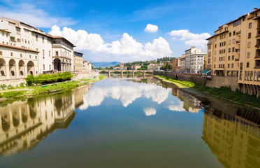 Fototapeta na wymiar Verona Włochy miasta. Widok z mostu.