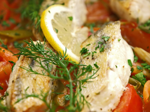 zanderfilet gebraten auf der haut mit provenzalischen gem&uuml;se, bankett gastronomie