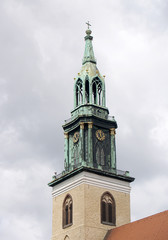 Fototapeta na wymiar Berlin Marienkirche am Alexander Platz Turm