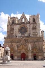 Fototapeta na wymiar Katedra Saint Jean de Lyon