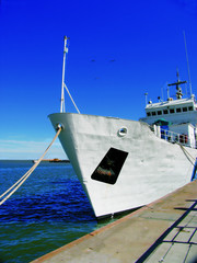 Barco en el muelle
