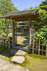 Fototapeta na wymiar Brama wjazdowa z japońskiego ogrodu.
