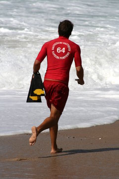 basque,vagues,secours,sauveteur,mer,biarritz