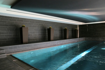 piscine intérieure welness