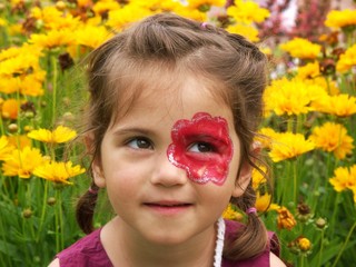 visage d'enfant peint