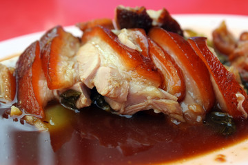 roast pork trotters that typically accompanies plain rice