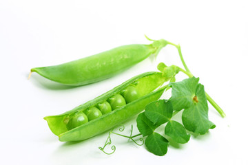 peas isolated on white background macro close up