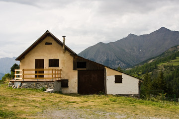 Fototapeta na wymiar Maison de montagne (Mercantour)