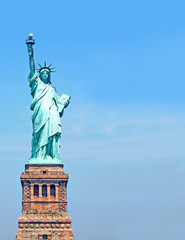 Obraz na płótnie Canvas Statue of Liberty over blue sky
