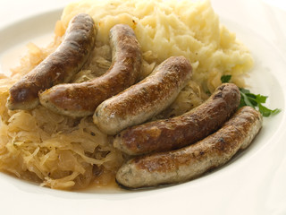 Bratwürste mit Sauerkraut