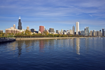 Fototapeta na wymiar Downtown Chicago panorama reflected in Lake Michigan