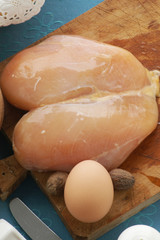 Petto di pollo crudo