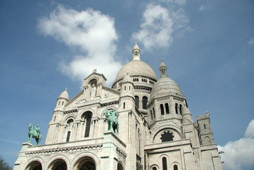 Fototapeta na wymiar Basilica The Sacre-Coeur in Paris