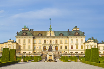 Fototapeta na wymiar Drottningholm castle and the garden
