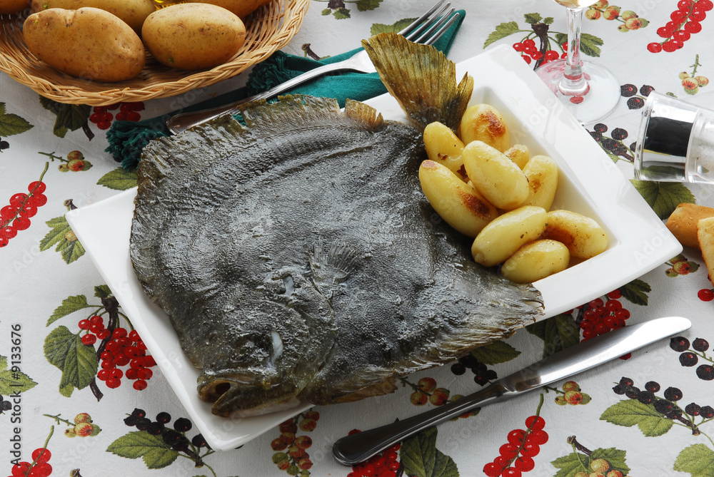 Canvas Prints Rombo al forno con patate - Secondi di pesce