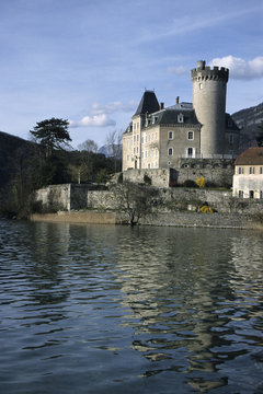 Le Château de Duingt et la lac d'Annecy. Haute-Savoie (74)