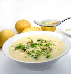 Kartoffel-Krem-Suppe mit Fleischbällchen