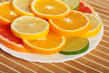 Plateful of citrus slices, on bamboo mat
