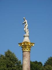 statue