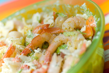 salade de farfales aux crevettes