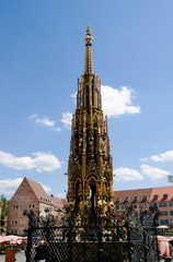 Obraz premium Beautiful Fountain in Hauptmarkt in Nuremberg