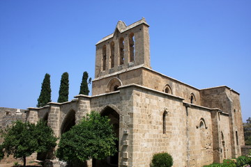 Fototapeta na wymiar Bellapais Abbey w północnych Cyprze