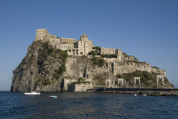 Fototapeta na wymiar Włochy. Kampania. Ischia Island. Twierdza Castello Aragonii.