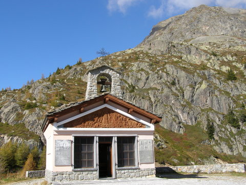 Chapelle dans la montagne