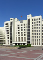 Fototapeta na wymiar Budynek parlamentu na Białorusi
