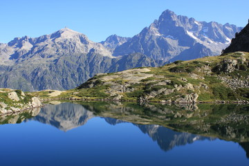 Fototapeta na wymiar Lake Pétarel - skrzynie Park - Alpy - Francja
