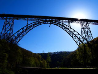 Müngstener Brücke bei Gegenlicht