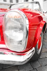 Fotobehang Rood, wit, zwart ouderwetse luxe rode auto