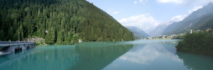 Fototapeta na wymiar Lago di Oronzo, Dolomiti italiane