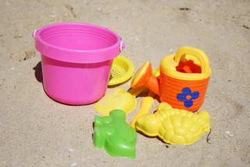 Fototapeta na wymiar Zabawki dla dzieci do gry w słońcu