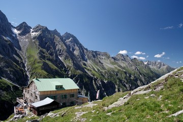 Fototapeta na wymiar Alpenhütte