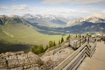 Fototapeta na wymiar Canadian Rockies widziana z góry Sulpher Mountain
