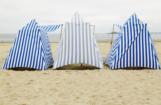 Trois cabines sur la grande plage (Dinard,Bretagne)