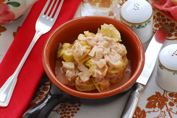 Cappone con anolini e salsa al prosciutto - Primi Emilia R.