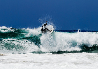 Surfer on an amazing wave on a perfect sunny day © Ant Clausen