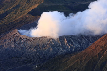 volcans mont Bromo fumant java indonésie