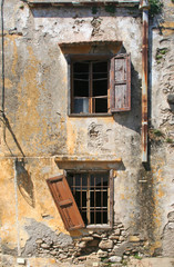 Fototapeta na wymiar Stary opuszczony dom w Rodos, Grecja